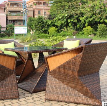 【現(xiàn)貨直供舒適休閑藤椅五件套戶外桌椅組合純手工編織仿藤藤椅批發(fā)】_